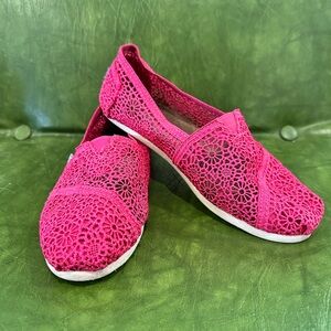 Women's Pink Crochet Toms